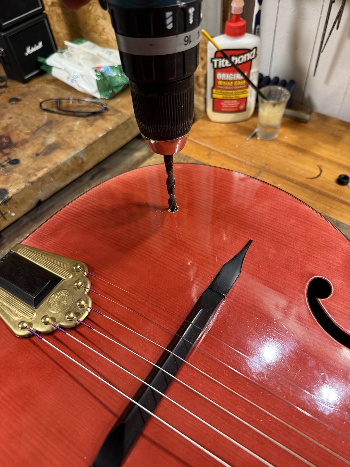 Humbucker på archtop- og gypsyjazz-guitar – montering og strengevalg – image 3