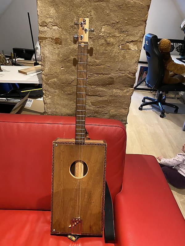 Cigar Box Guitar