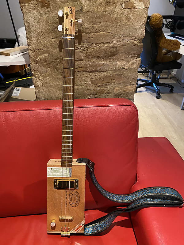 Cigar Box Guitar