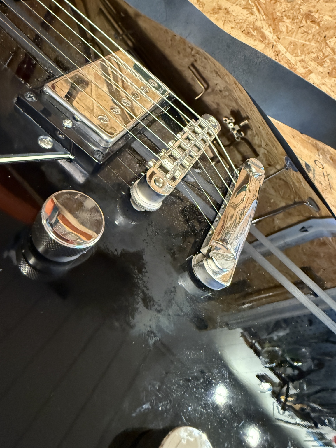 Hvordan sænker man strengene på en guitar? – Justering af strengehøjde og intonation – image 3