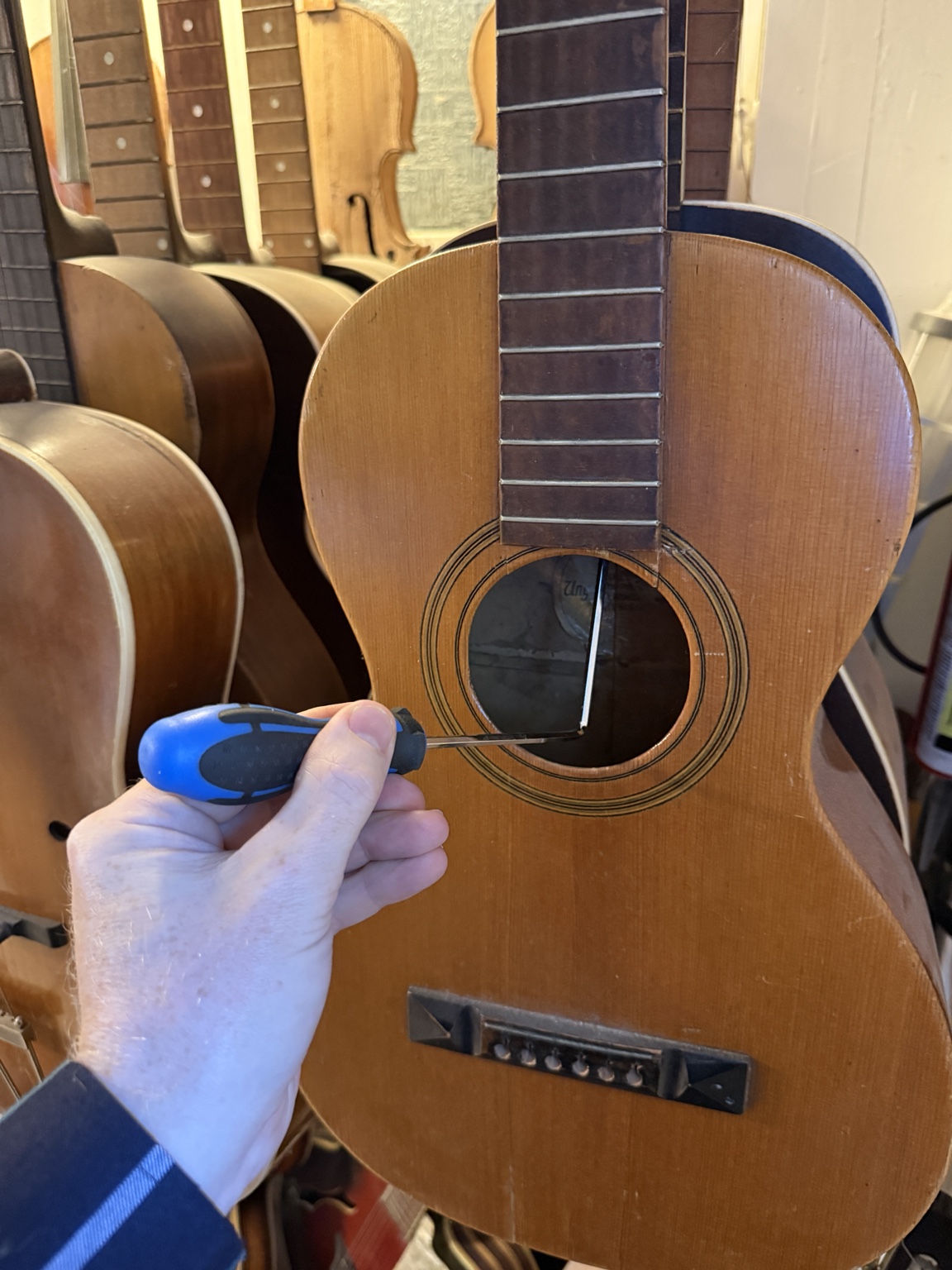 Justering af truss rod – Forstå guitarhalsens krumning – image 2